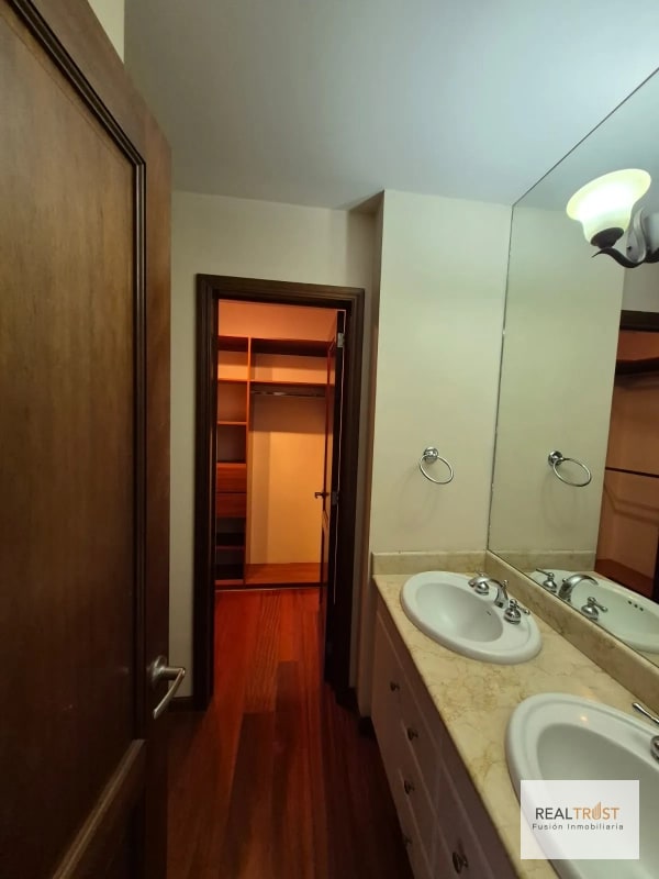 APARTAMENTO AMUEBLADO EN RENTA ZONA 10 - 7