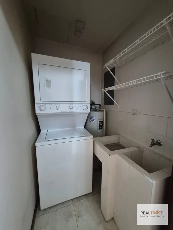 APARTAMENTO AMUEBLADO EN RENTA ZONA 10 - 6