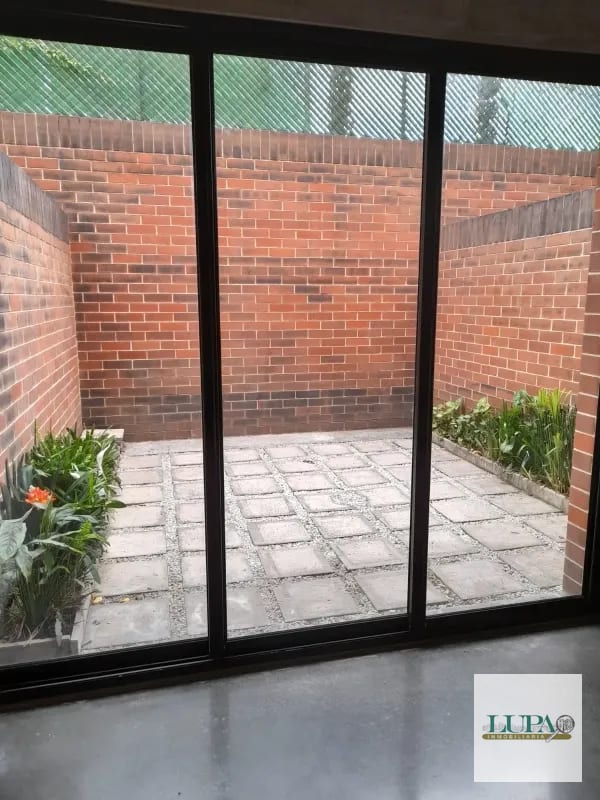 Apartamento con Jardín en edificio 4-36 Zona 4 — Apartamento en Alquiler en Cuatro 36, Zona 4, Guatemala, Ciudad — foto 5 de 6
