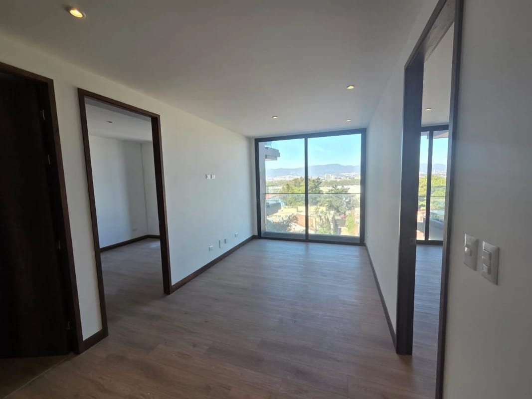 Alquilo apartamento por 6 u 8 meses Z 13 a una cuadra de Las Americas — Apartamento en Alquiler en Zona 14, Guatemala, Ciudad — foto 8 de 15