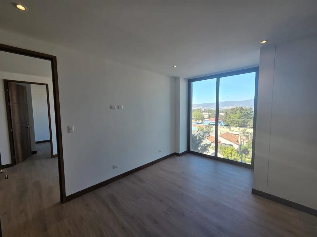 Alquilo apartamento por 6 u 8 meses Z 13 a una cuadra de Las Americas — Apartamento en Alquiler en Zona 14, Guatemala, Ciudad — foto 3 de 15