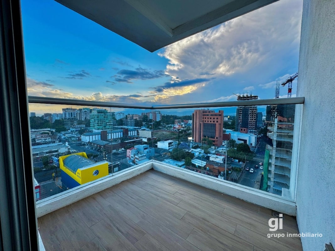 Apartamento de 3 dormitorios en venta zona 10 - 16