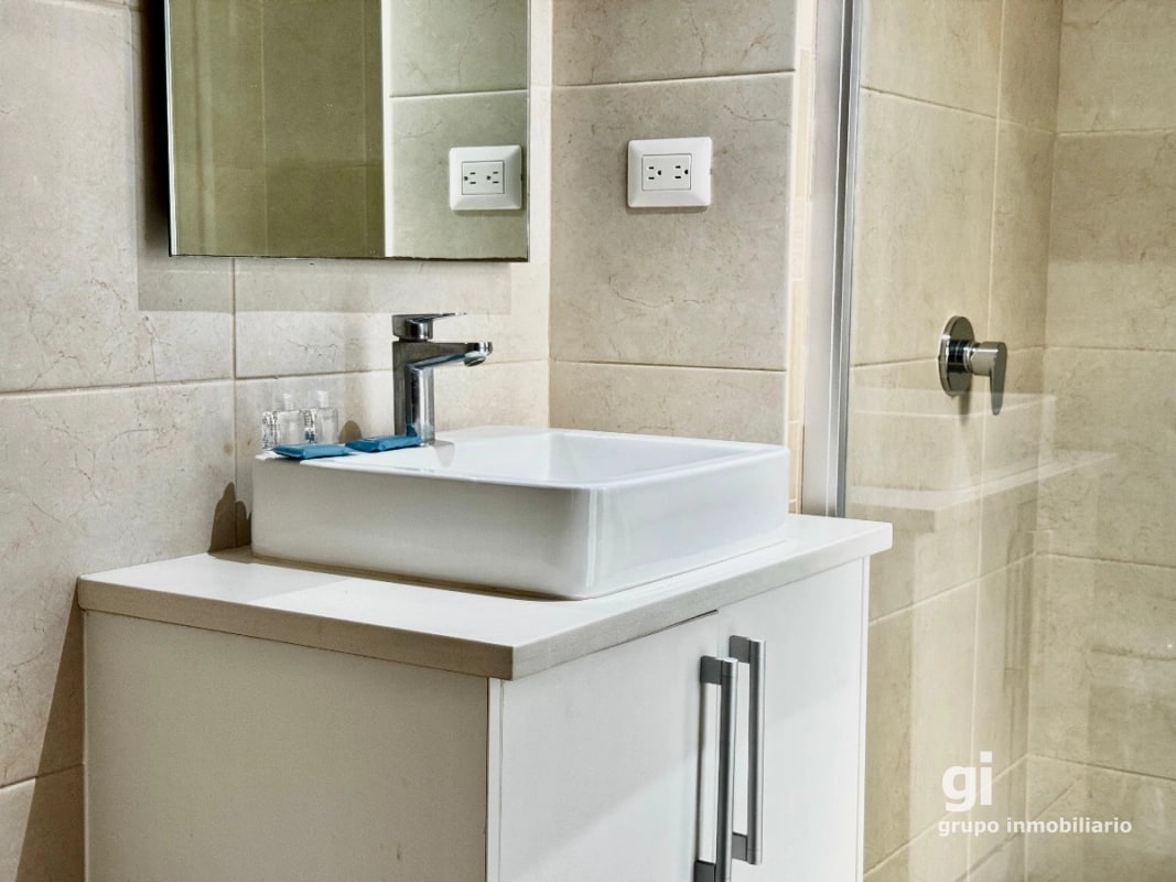 Apartamento de 3 dormitorios en venta zona 10 - 8