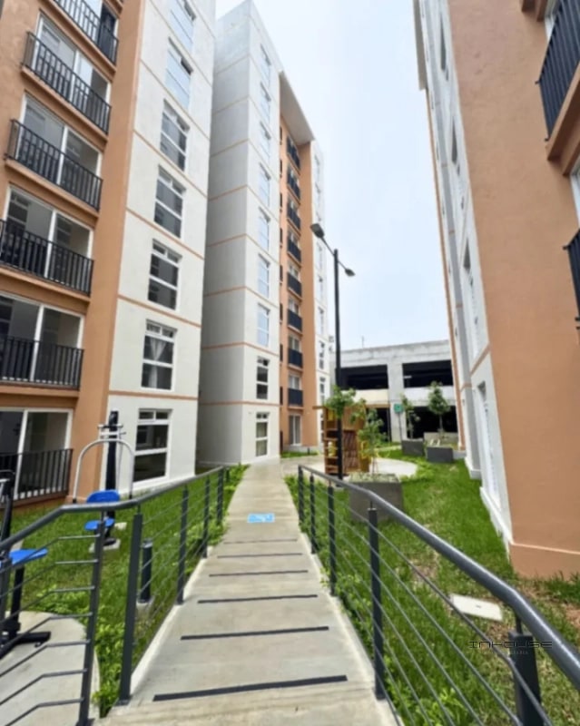 APARTAMENTO EN VENTA ZONA 16 -LARES- EN PRIMER NIVEL CON JARDIN - 1