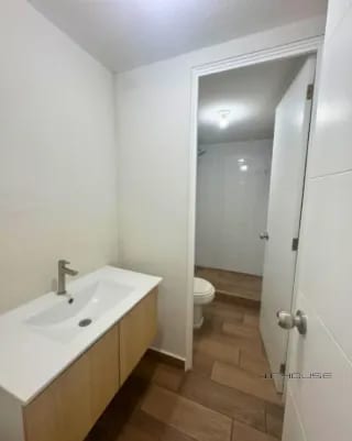 APARTAMENTO EN VENTA ZONA 16 -LARES- EN PRIMER NIVEL CON JARDIN — Apartamento en Venta en Zona 16, Guatemala, Ciudad — miniatura 8 de 11