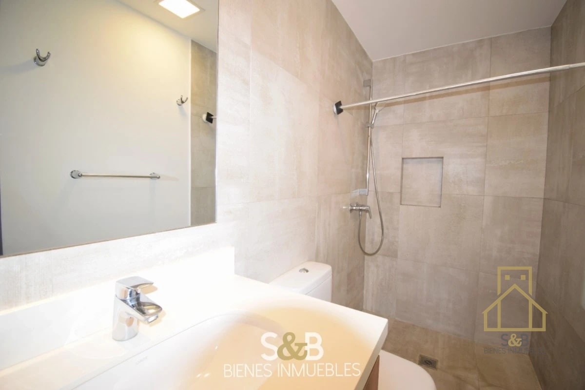Apartamento con terraza en zona 10 - 2