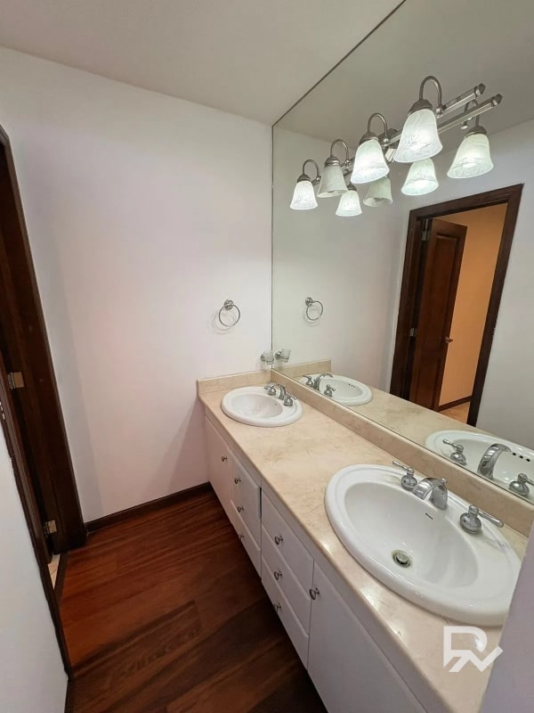 Venta de Apartamento en Edificio Torre del Valle zona 10 cerca de CC La Estación - 7