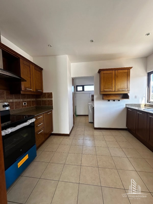 Zona 15, amplio apartamento en alquiler - 11