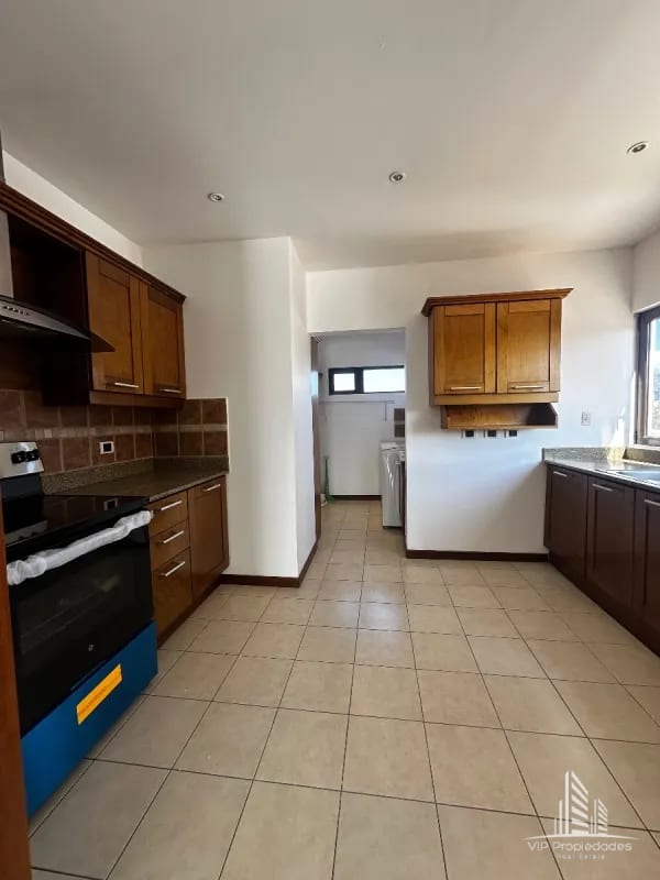 Zona 15, amplio apartamento en venta — Apartamento en Venta en El Robledal, Zona 15, Guatemala, Ciudad — foto 4 de 10