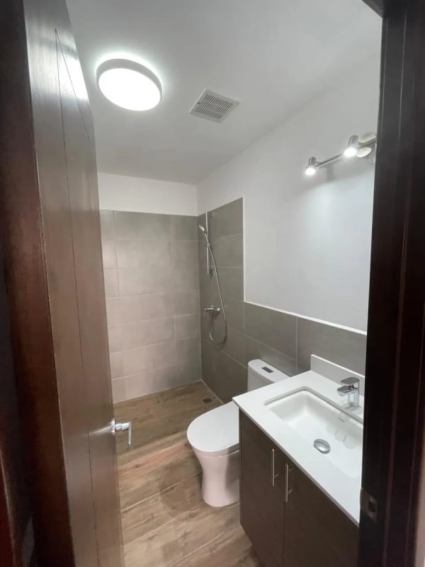 🏙️ APARTAMENTO EN RENTA – CASALINI DIAGONAL 6, ZONA 10 — Apartamento en Alquiler en Casalini Diagonal 6, Zona 10, Guatemala, Ciudad — foto 11 de 14