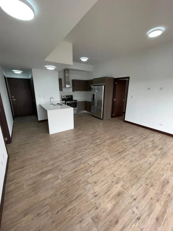 🏙️ APARTAMENTO EN RENTA – CASALINI DIAGONAL 6, ZONA 10 — Apartamento en Alquiler en Casalini Diagonal 6, Zona 10, Guatemala, Ciudad — foto 10 de 14