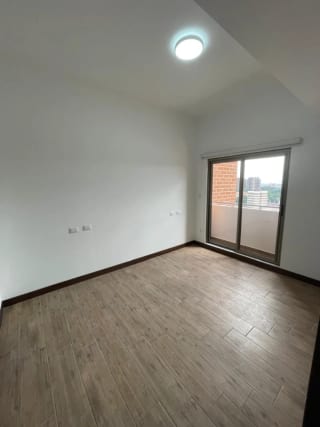 🏙️ APARTAMENTO EN RENTA – CASALINI DIAGONAL 6, ZONA 10 — Apartamento en Alquiler en Casalini Diagonal 6, Zona 10, Guatemala, Ciudad — miniatura 9 de 14