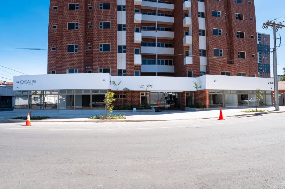 🏙️ APARTAMENTO EN RENTA – CASALINI DIAGONAL 6, ZONA 10 — Apartamento en Alquiler en Casalini Diagonal 6, Zona 10, Guatemala, Ciudad — foto 2 de 14