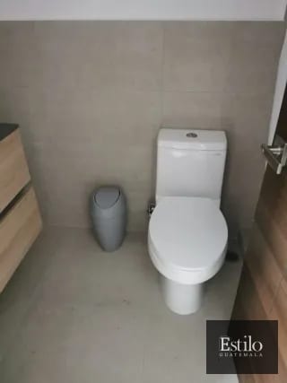 Apartamento Amueblado En Venta Zona 10 — Apartamento en Venta en Zona 10, Guatemala, Ciudad — miniatura 2 de 8