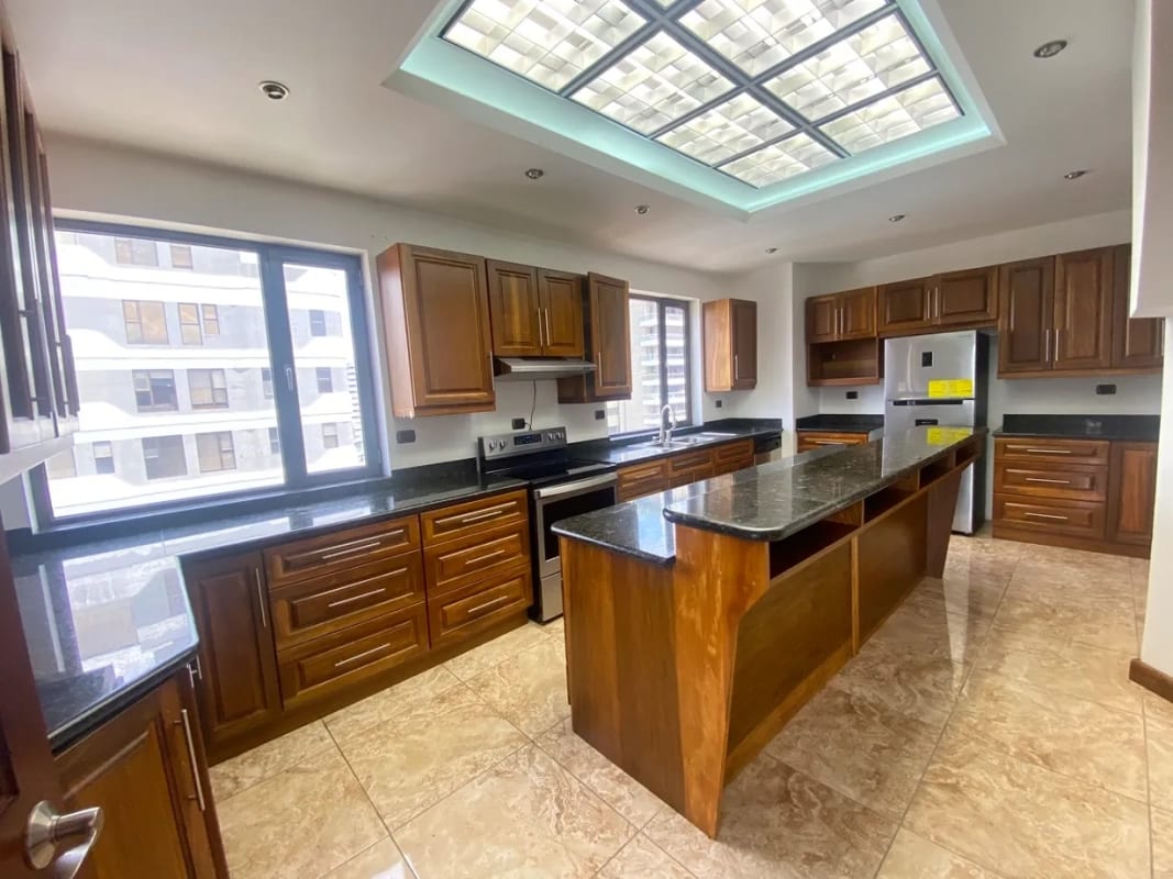 PENTHOUSE EN VENTA O RENTA EN ZONA 14 - 4 HABITACIONES — Apartamento en Alquiler en Zona 14, Guatemala, Ciudad — foto 6 de 8