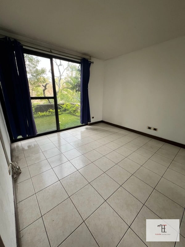 Rento amplio apartamento en zona 15 - 5