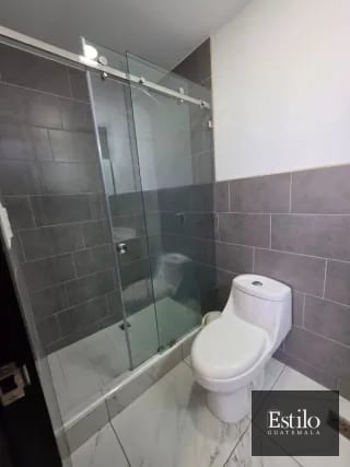 APARTAMENTO EN ALQUILER FOUNTAINBLEAU — Apartamento en Alquiler en Fontainebleau, Zona 15, Guatemala, Ciudad — miniatura 2 de 11