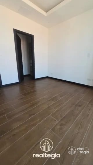 APARTAMENTO EN LIRIOS DE CAYALÁ ZONA 16 — Apartamento en Venta en Zona 16, Guatemala, Ciudad — miniatura 3 de 12