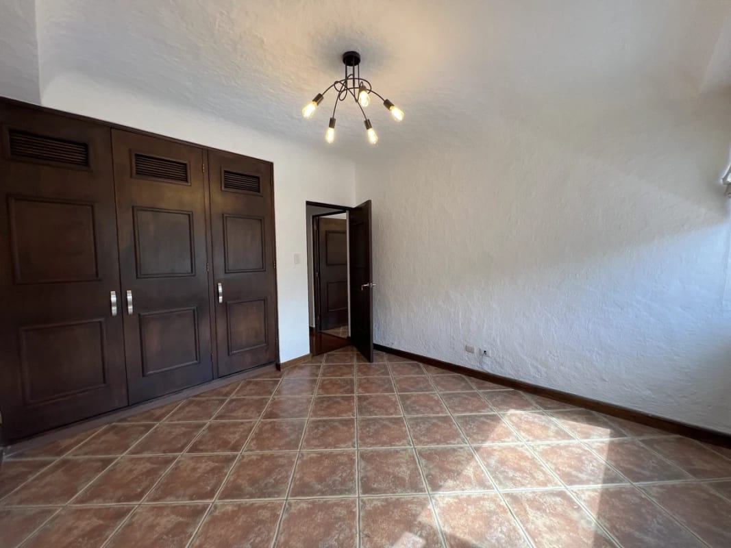 Alquiler amplio apartamento 3 Dormitorios Zona 15 VHI — Apartamento en Alquiler en La Barranca, Zona 15, Guatemala, Ciudad — foto 5 de 14
