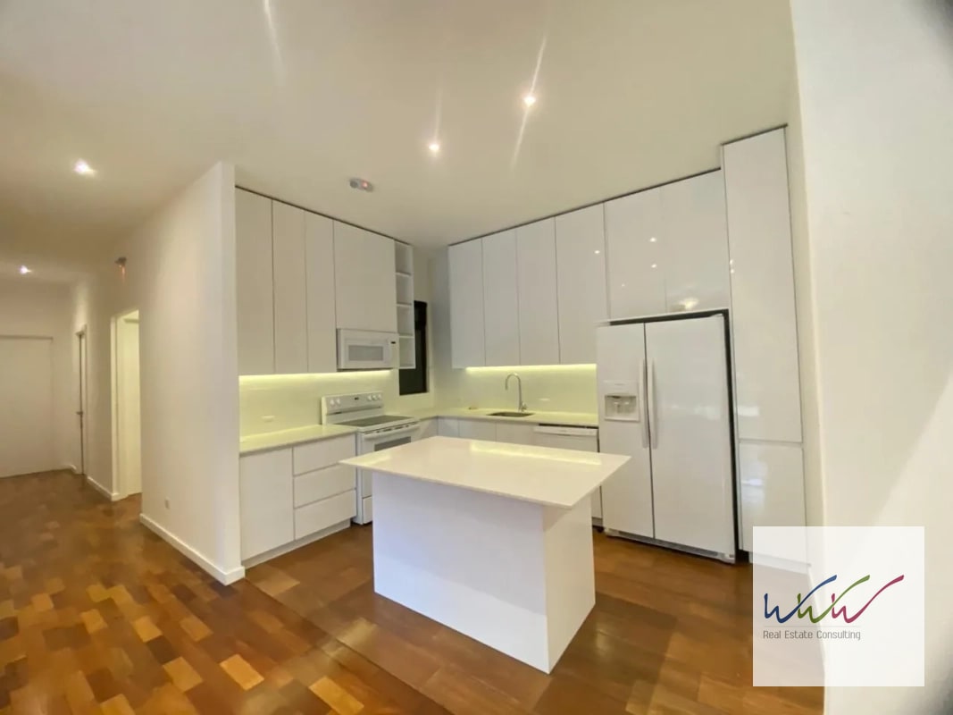 Rento Apartamento de 234 m2 en Lucca, Zona 10 - 15