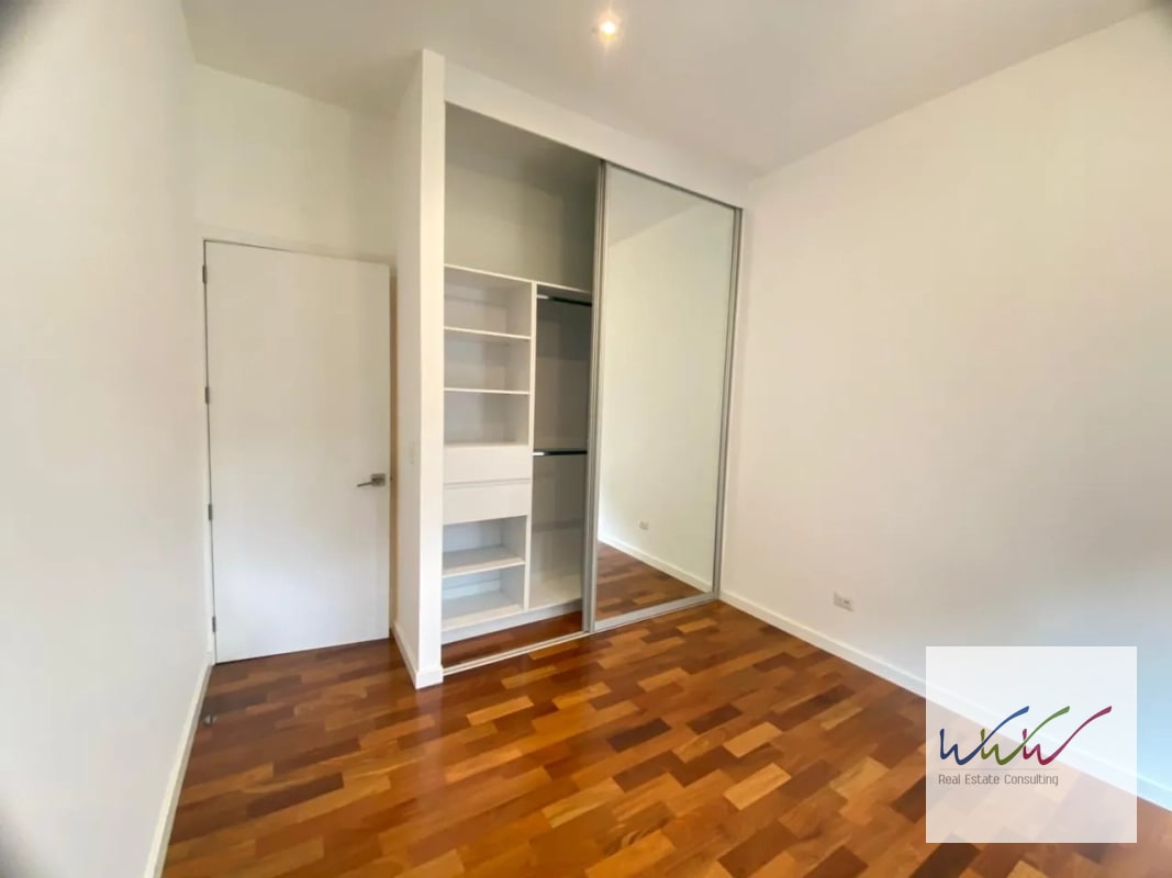 Rento Apartamento de 234 m2 en Lucca, Zona 10 - 12
