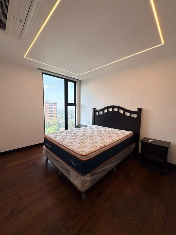 Apartamento en Alquiler | Vasanta | Zona 10 | Amueblado · Balcón amplio — Apartamento en Alquiler en Vasanta, Zona 10, Guatemala, Ciudad — foto 2 de 6