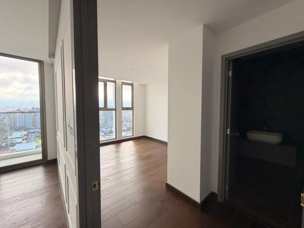 Apartamento en Venta | Atarah | Zona 10 | 3 habitaciones · Moderno — Apartamento en Venta en Atarah, Zona 10, Guatemala, Ciudad — foto 4 de 8