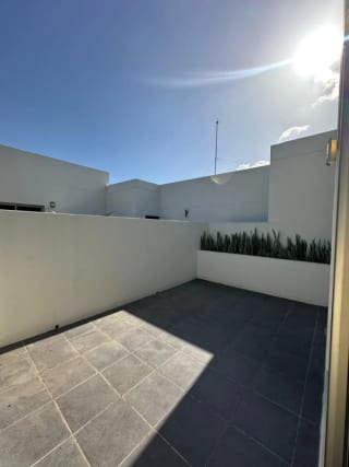 APARTAMENTO CON TERRAZA Y BALCON EN RENTA EN ZONA 10 EDIFICIO VERONA 3 HABITACIONES — Apartamento en Alquiler en Zona 10, Guatemala, Ciudad — miniatura 1 de 17