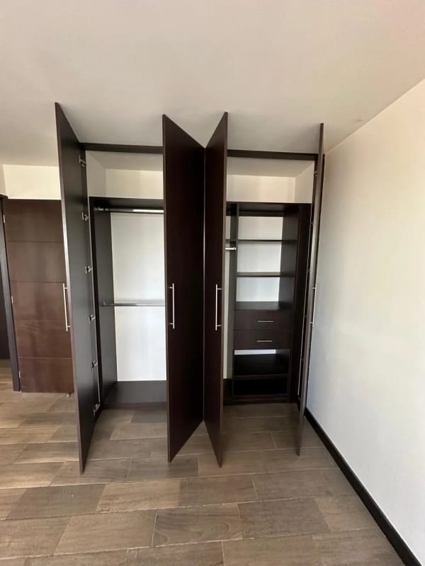 APARTAMENTO CON TERRAZA Y BALCON EN RENTA EN ZONA 10 EDIFICIO VERONA 3 HABITACIONES — Apartamento en Alquiler en Zona 10, Guatemala, Ciudad — foto 14 de 17