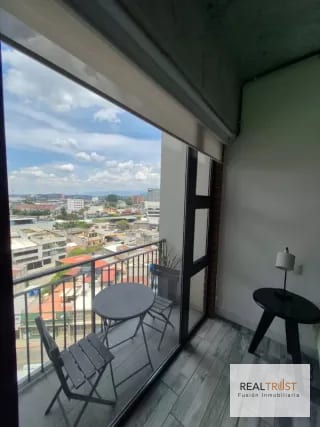 APARTAMENTO AMUEBLADO Y EQUIPADO  EN EL CORAZON DE ZONA 4 — Apartamento en Alquiler en Zona 4, Guatemala, Ciudad — miniatura 4 de 7