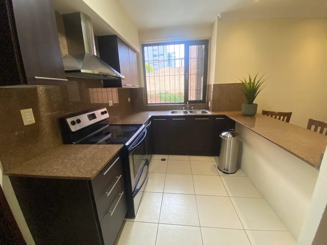 APARTAMENTO CON JARDÍN PRIVADO EN ZONA 14 – PLENUM CATORCE 100 M² DE JARDÍN — Apartamento en Alquiler en Zona 14, Guatemala, Ciudad — foto 6 de 8