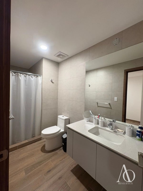 Apartamento en Venta Edificio Parque 14, zona 14 N14 / EN DIRECTO 02 - 15