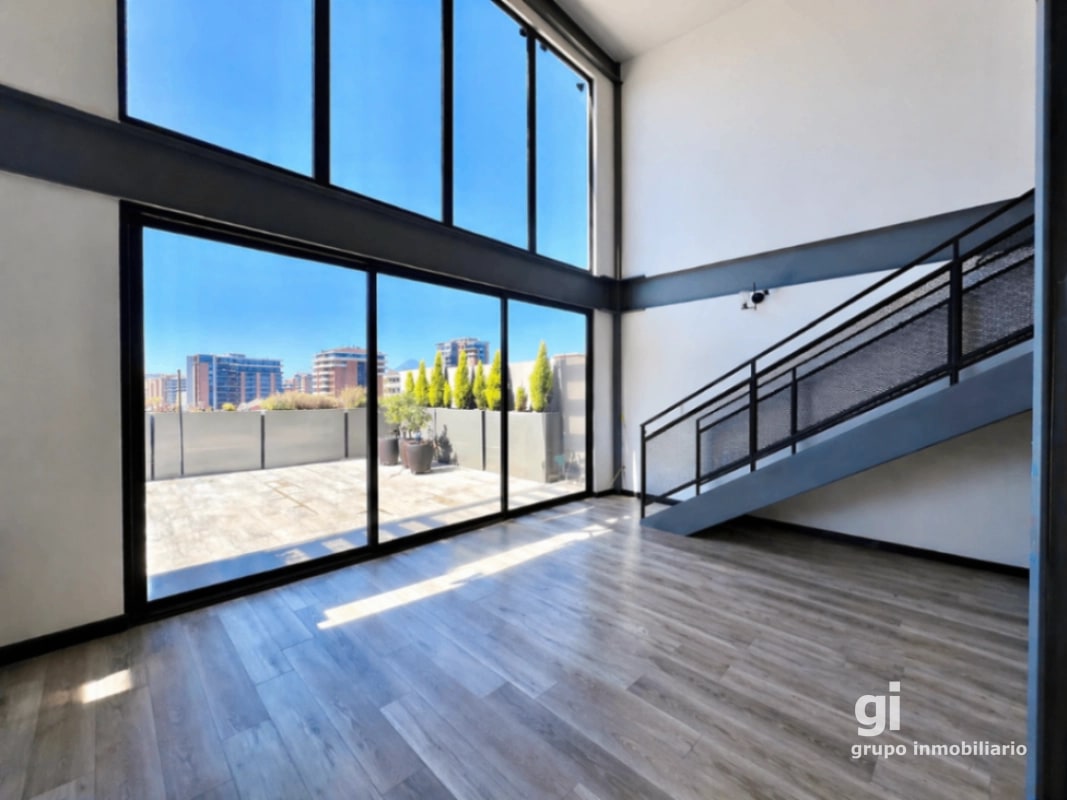 PH industrial, con una gran terraza en venta en zona 14 - 12