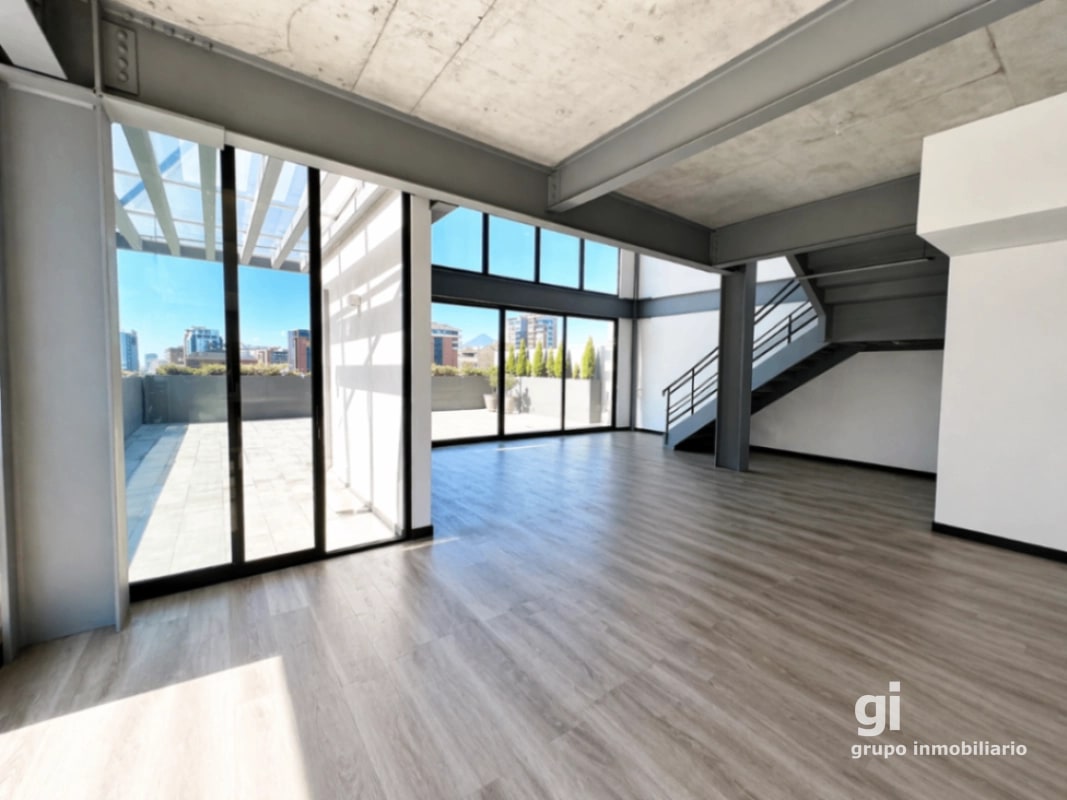 PH industrial, con una gran terraza en venta en zona 14 - 11