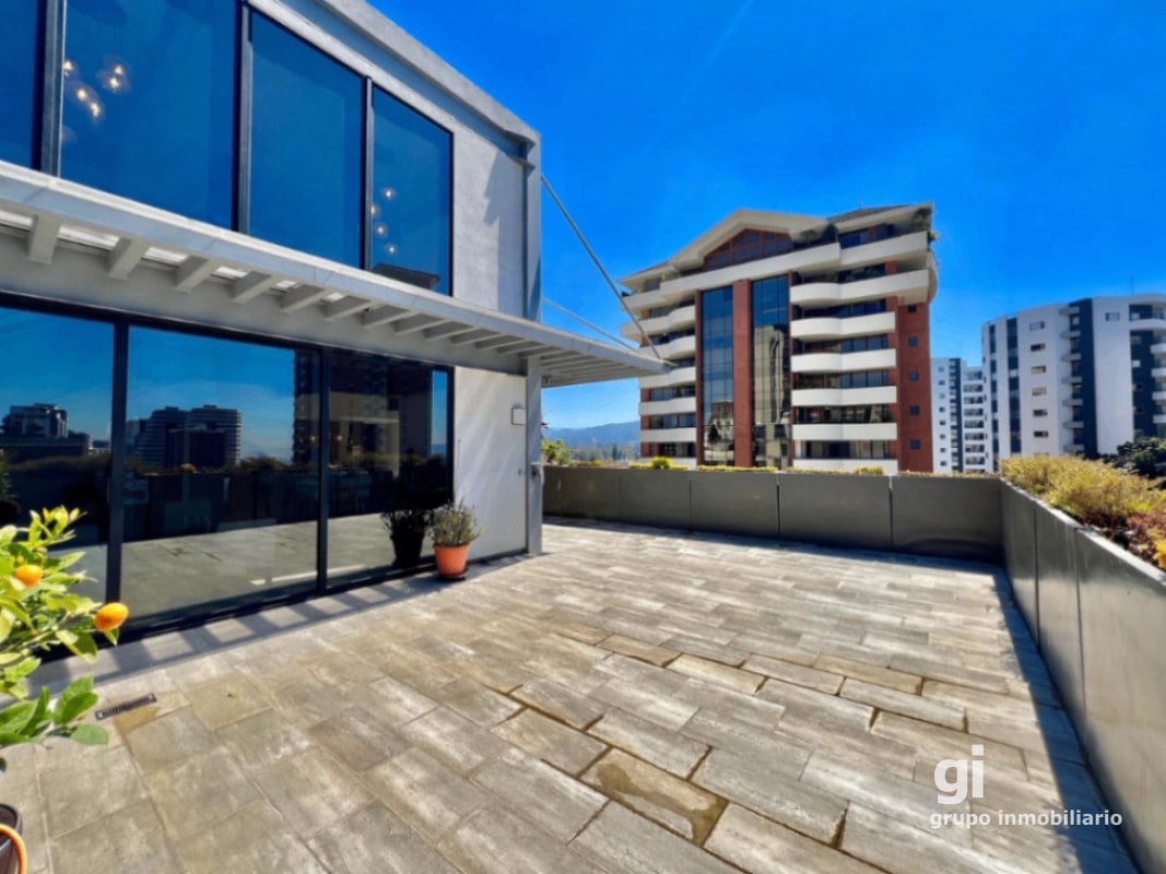 PH industrial, con una gran terraza en venta en zona 14 - 6