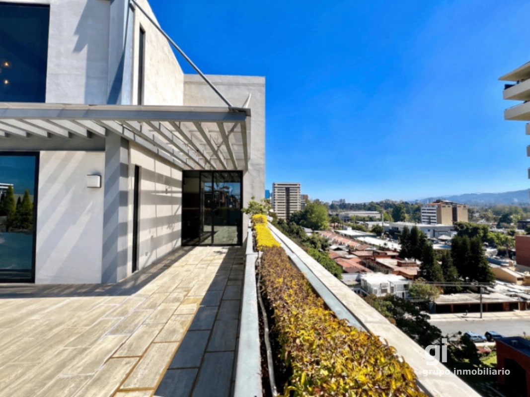 PH industrial, con una gran terraza en renta en zona 14 - 7