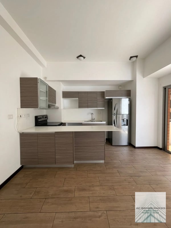Renta 1 habitación con terraza zona 10 Cerca de la Estación - 9