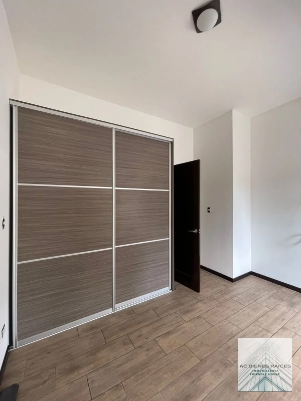Renta 1 habitación con terraza zona 10 Cerca de la Estación - 6