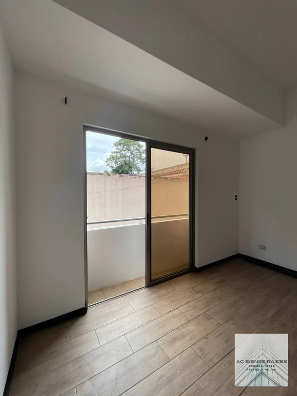 Renta 1 habitación con terraza zona 10 Cerca de la Estación - 5