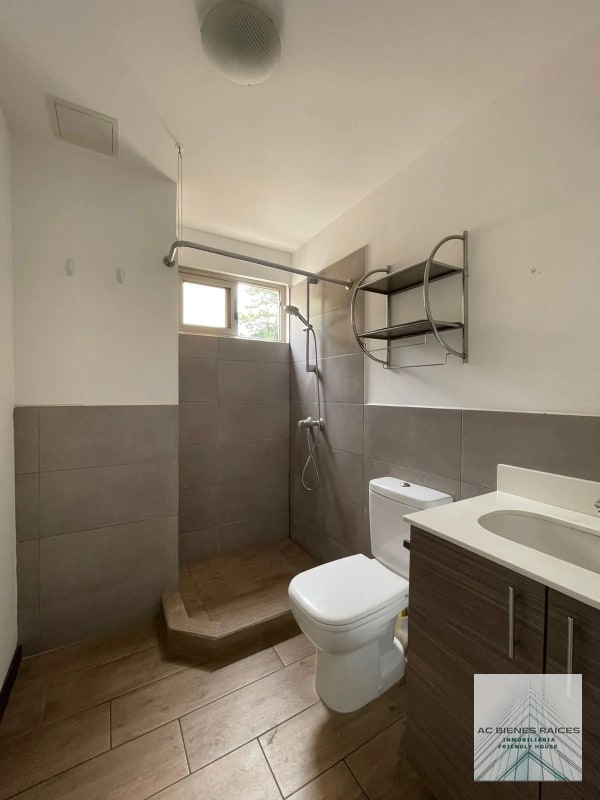 Renta 1 habitación con terraza zona 10 Cerca de la Estación - 4