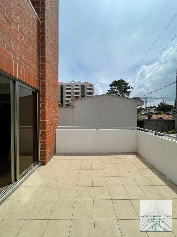 Renta 1 habitación con terraza zona 10 Cerca de la Estación - 3