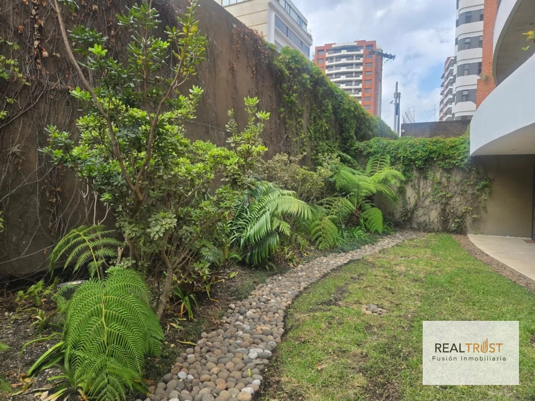 En venta apartamento en primer nivel, zona 14 - 13