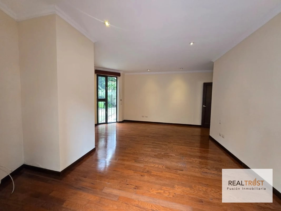 En venta apartamento en primer nivel, zona 14 - 12
