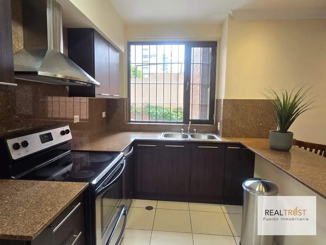 En venta apartamento en primer nivel, zona 14 - 6