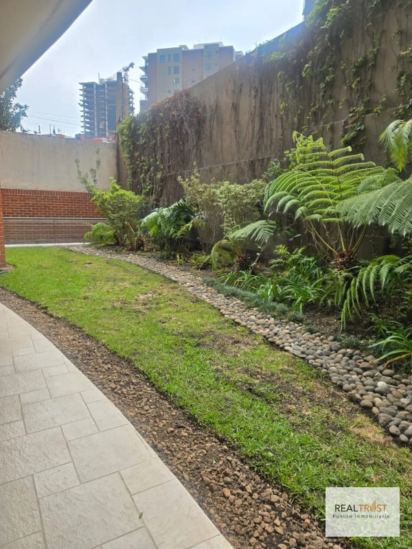 En venta apartamento en primer nivel, zona 14 - 1