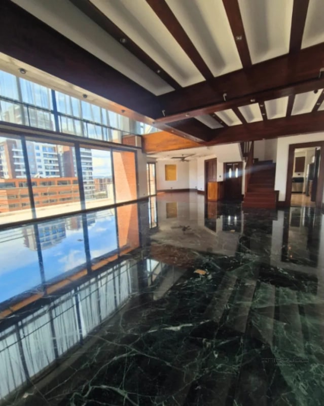 PENTHOUSE EN RENTA EN ZONA 14 CON DOS NIVELES Y TERRAZA - 1