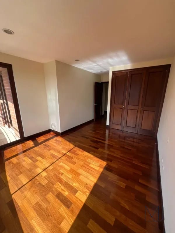 Apartamento en Renta | Santa María | Zona 10 | Amplio y ubicación privilegiada — Apartamento en Alquiler en Santa María, Zona 10, Guatemala, Ciudad — foto 3 de 8