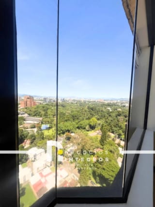 APARTAMENTO EN MILENIA ZONA 10 – 2 HAB + ESTUDIO, NIVEL ALTO — Apartamento en Alquiler en Milenia, Zona 10, Guatemala, Ciudad — miniatura 3 de 16