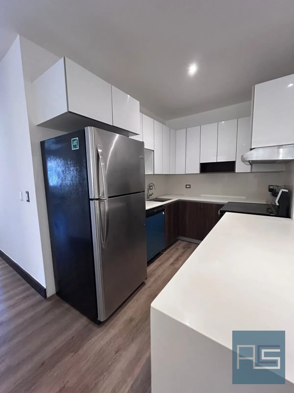 Amplio apartamento en renta de 2 hab en zona 10 - 6