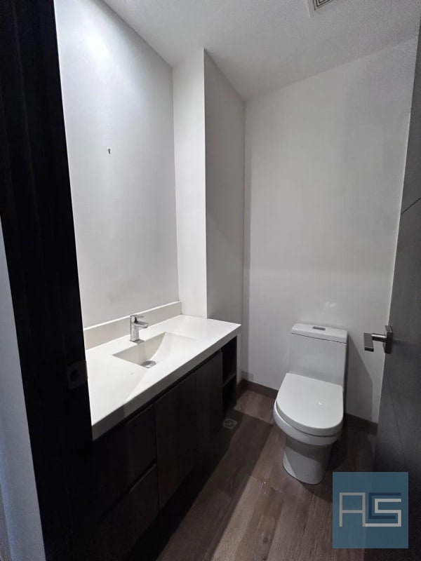 Amplio apartamento en renta de 2 hab en zona 10 - 11